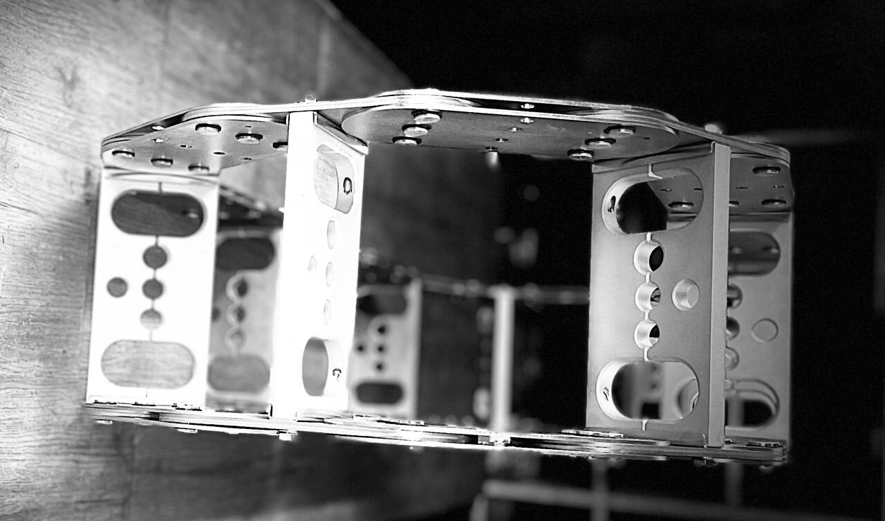SELFTRAK - Esteiras Porta Cabos e Usinagens Especiais